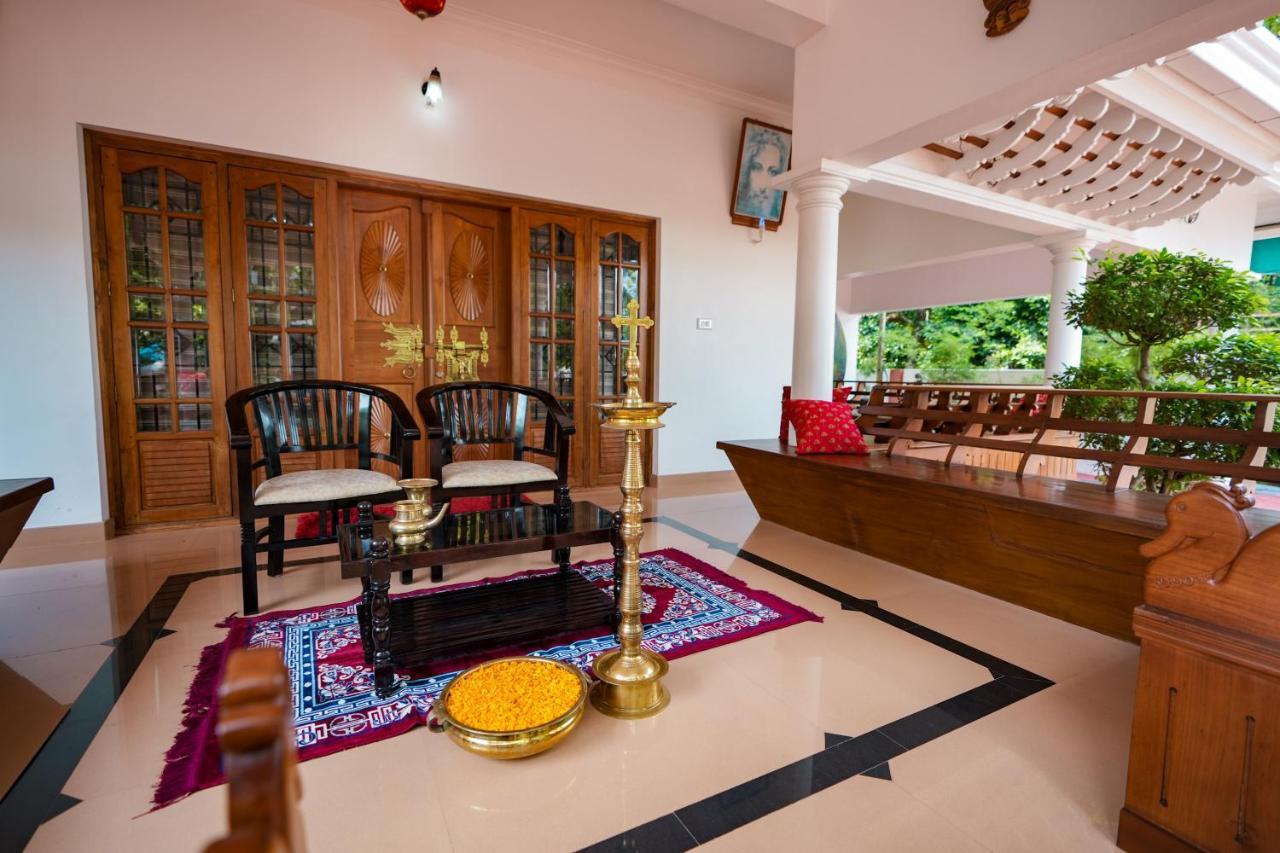 Parudeesa - Heavenly- Luxurious Palace Look-Near Cbd - Kerala - India With Breakfast Kāladi Dış mekan fotoğraf
