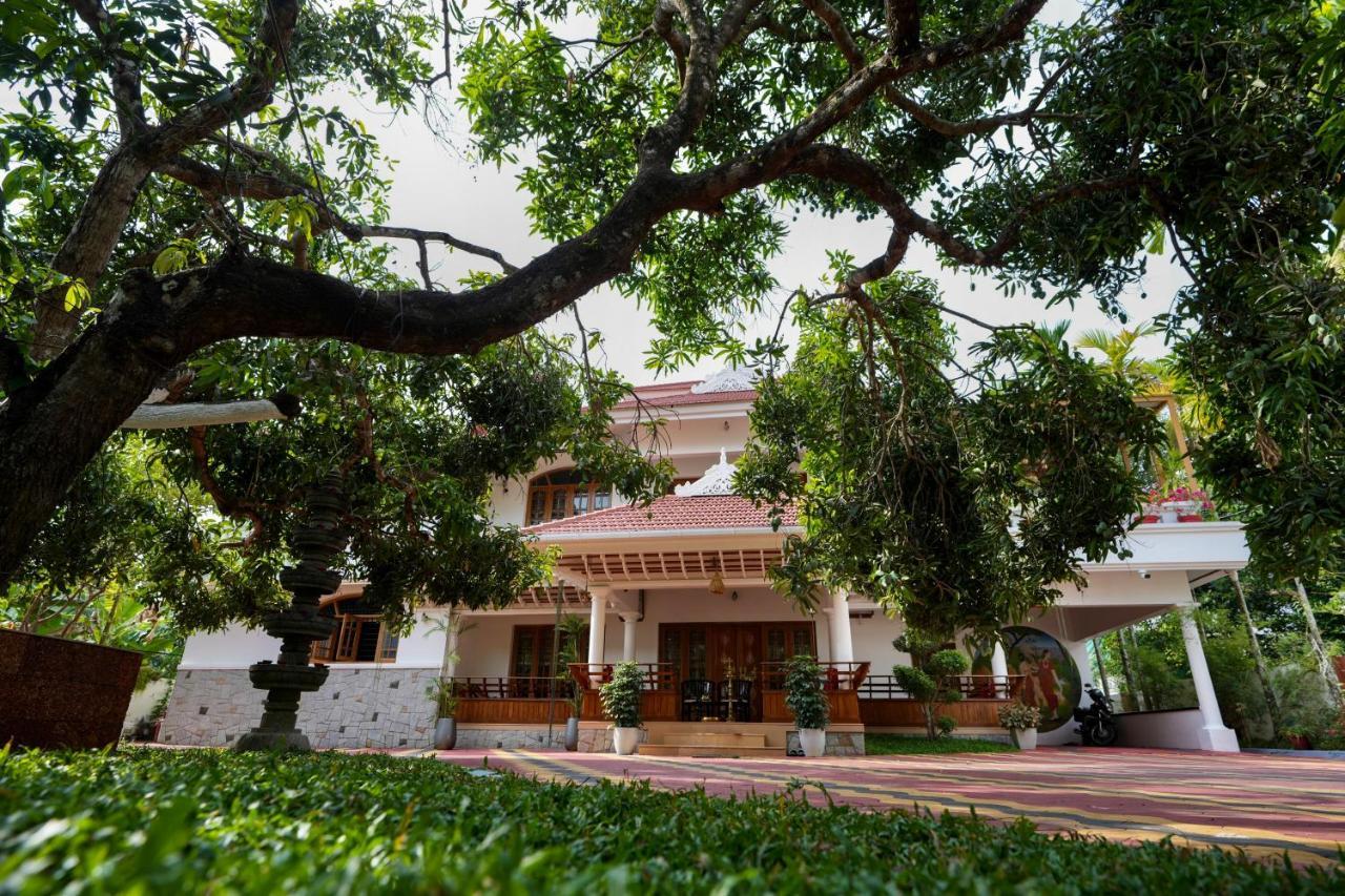 Parudeesa - Heavenly- Luxurious Palace Look-Near Cbd - Kerala - India With Breakfast Kāladi Dış mekan fotoğraf